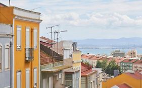 New 3 Bedroom Flat With River On Sight @Alameda
